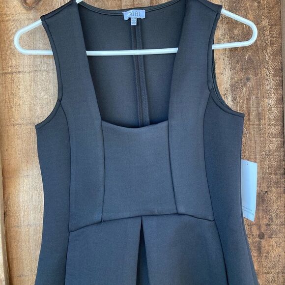 Tobi Sleeveless Square Neck Black Pleated Pocket Mini Skater Dress - Picture 5 of 7